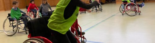 Les CE2 s’initient au basket en fauteuil