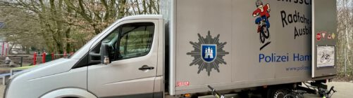 Die Polizei sensibilisiert die Schüler der CE2 für sicheres Fahrradfahren