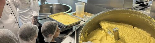 Les délégués visitent la cuisine d’Alsterfood